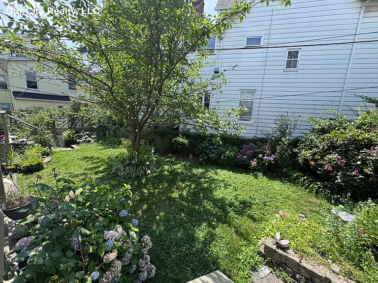 386 Medford St — Photo 16