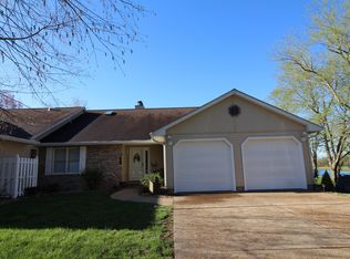 27 Country Club Rd, Mount Vernon, IL 62864