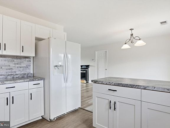 5th image of 19022 Longmeadow Rd