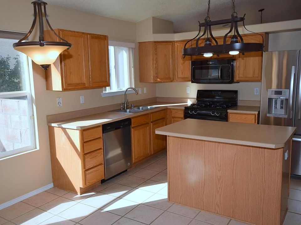 2nd image of 8524 Moon Eagle Dr NE
