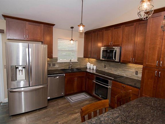 2nd image of 549 Oak Hill Dr