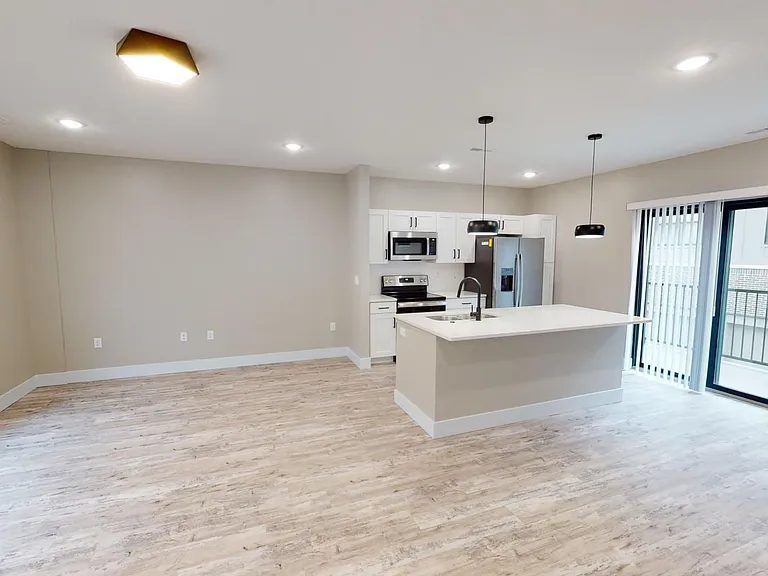 E30 Townhouses E — Photo 12