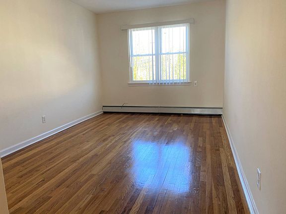 4th image of 47-25 193rd St Floor 2