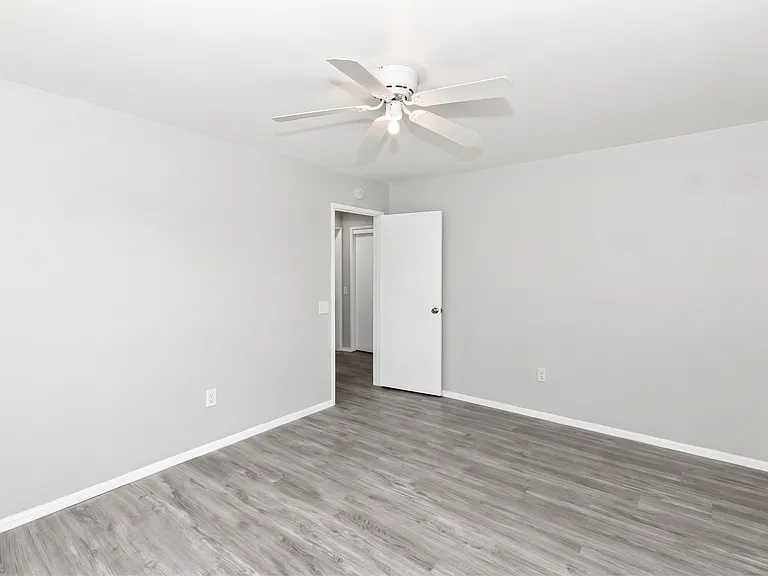 4214 Southampton Ct — Photo 10