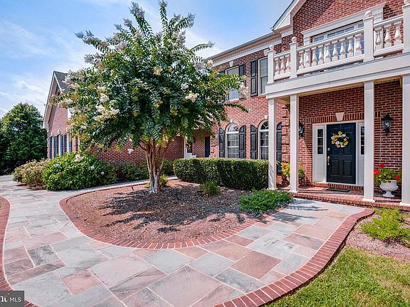 Beautiful walkway to front door