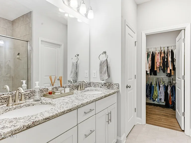 4406 Finch Ln — Photo 16