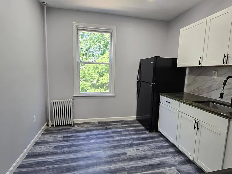 20 Wade St #2L — Photo 2