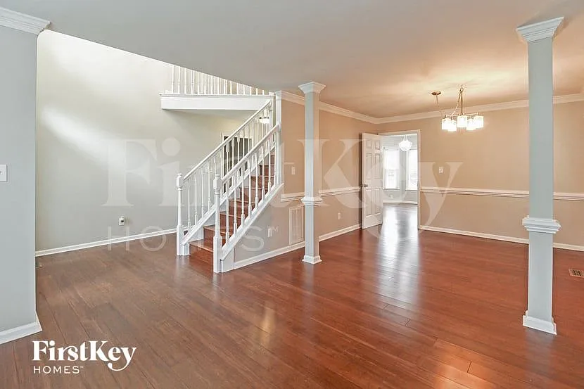 4 bed, 2.5 bath, 2136 sqft, $2,715 — Photo 2