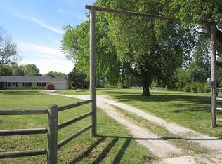 2104 W Oak St, Rogers, AR 72758