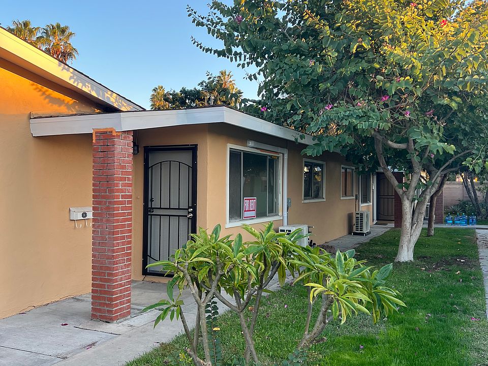 Entrance through landscaped courtyard