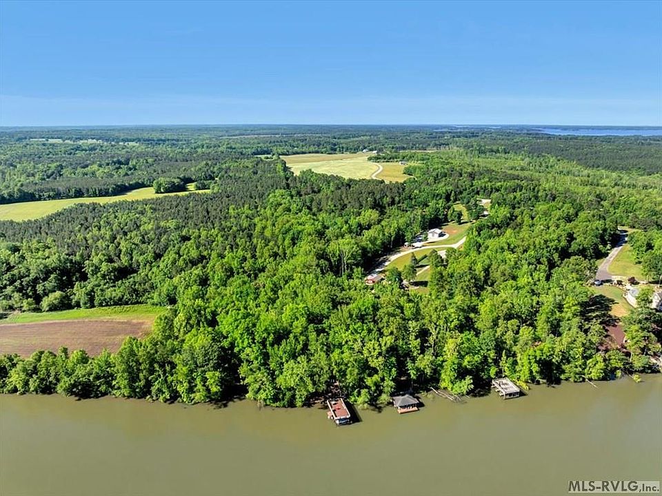 1st image of 18 Boxwood Shores Dr