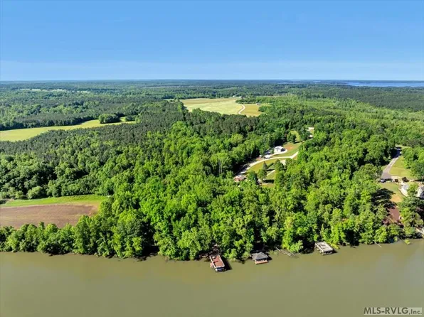 18 Boxwood Shores Dr, Boydton, VA 23917
