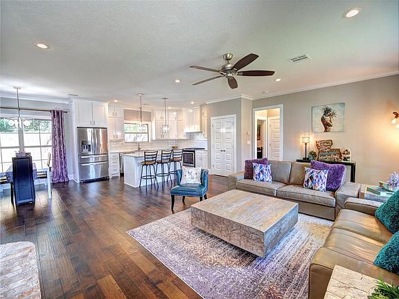 3rd image of 1934 Sarah Ln