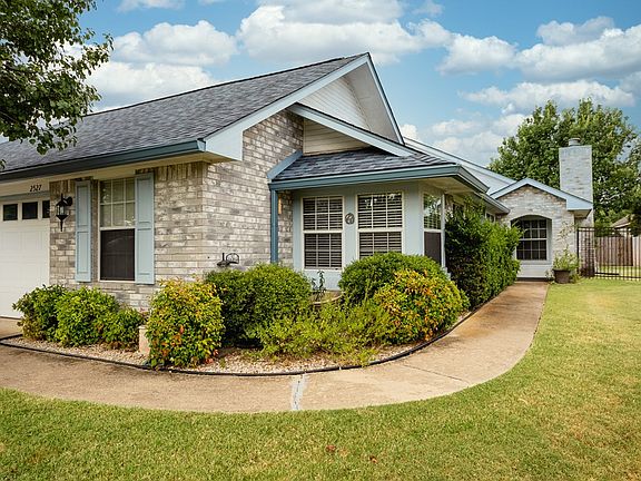 2nd image of 2527 Boyington Ln