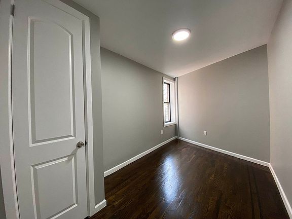 5th image of 3054 Godwin Ter APT 42