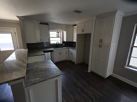 3rd image of 102 Honeysuckle St