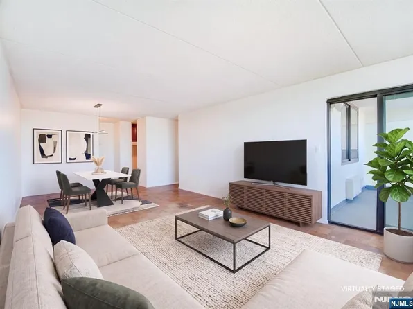250 Gorge Rd APT 18E, Cliffside Park, NJ 07010