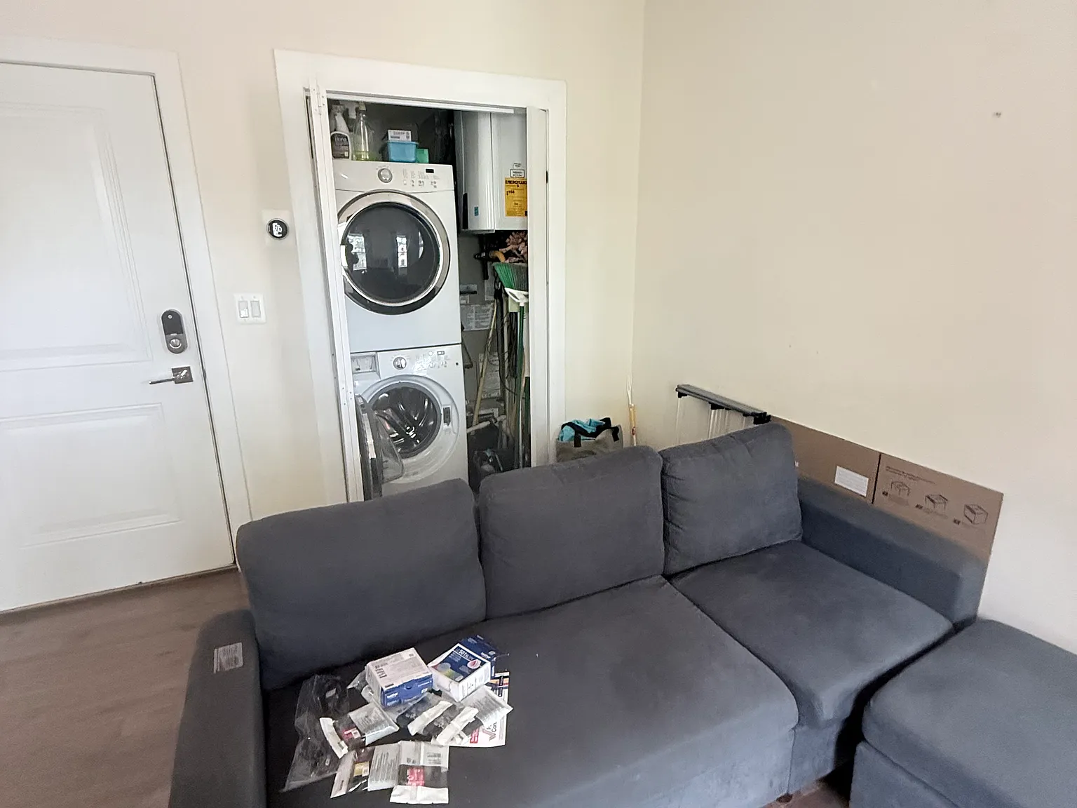 2 bed, 800 sqft, $1,600 — Photo 1