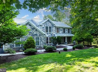 102 Overlook Rd, Morgantown, PA 19543