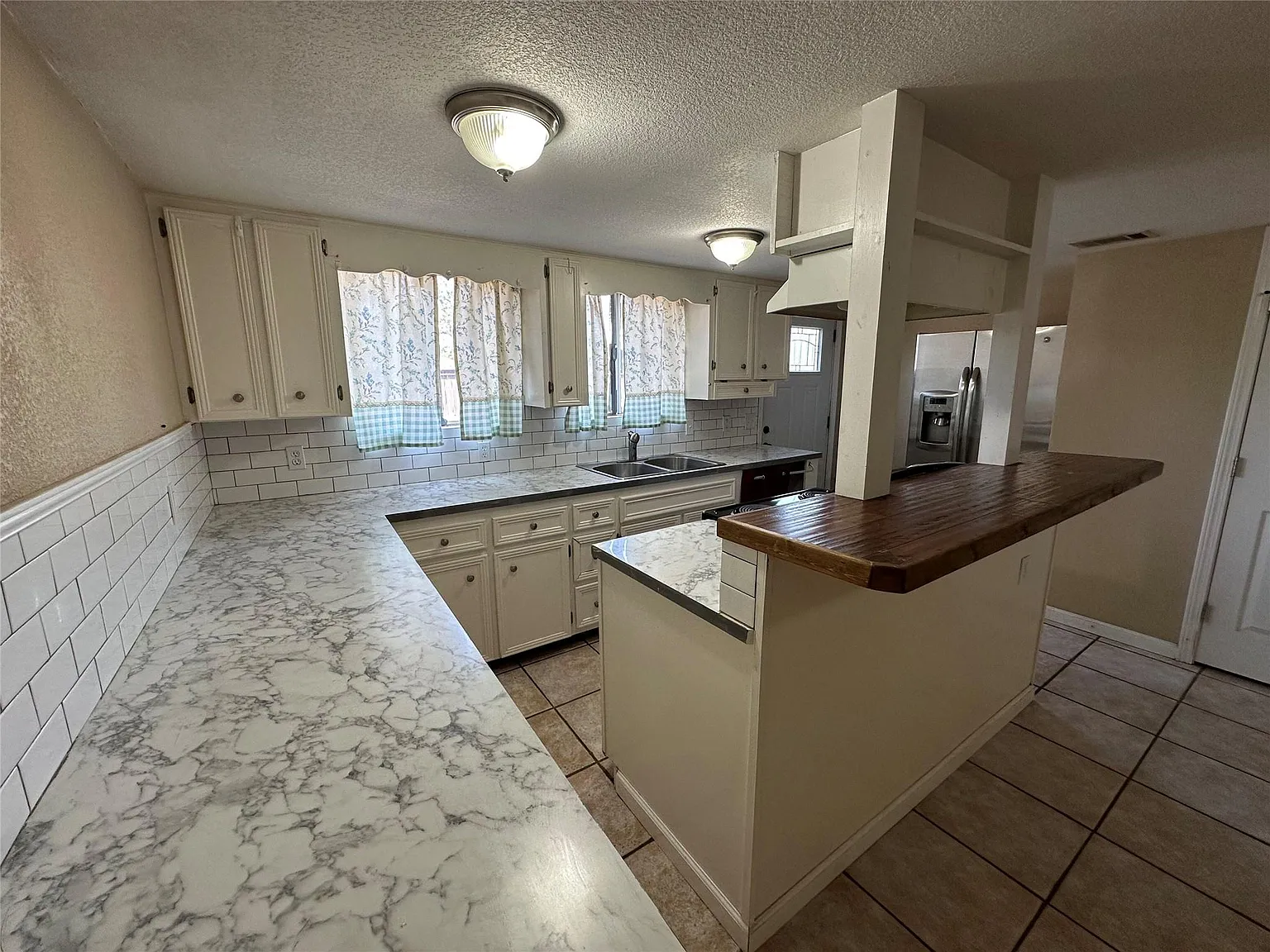 2 bed, 1.5 bath, 1156 sqft, $1,400 — Photo 3