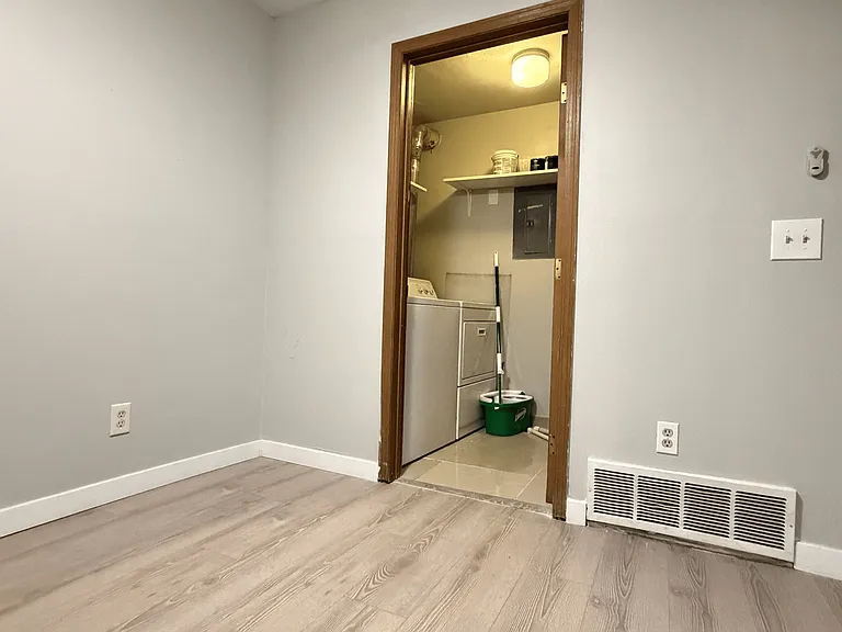 1074 S Dearborn St — Photo 11