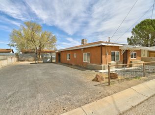 722 Vivian Rd, Belen, NM 87002