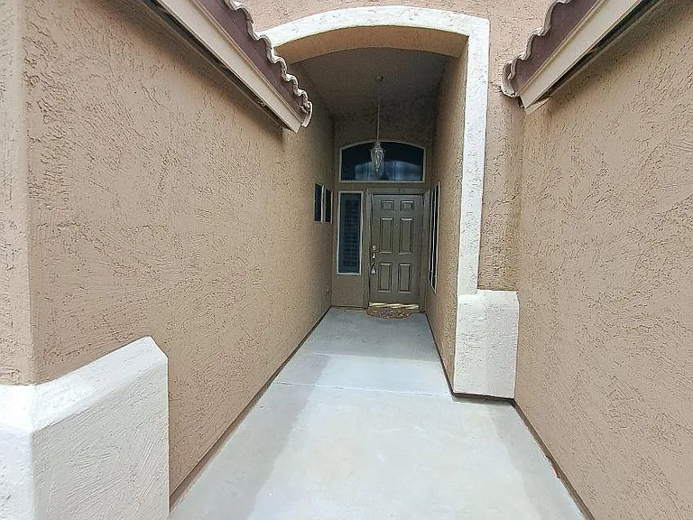 320 W Cardinal Way — Photo 2