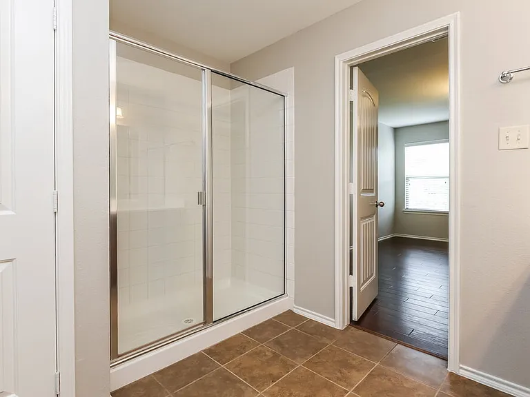 2116 Meadow View Dr — Photo 9