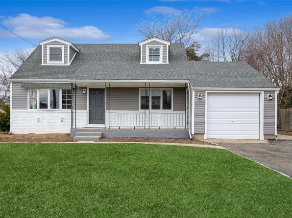 153 Gracie Drive, North Babylon, NY 11703