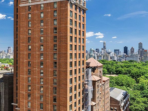 5th image of 30 W 63rd St APT 22O