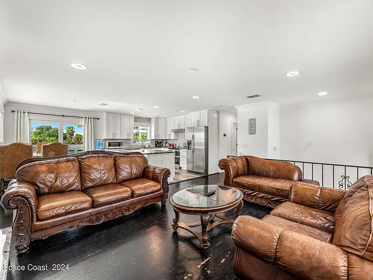 265 Marion St — Photo 22