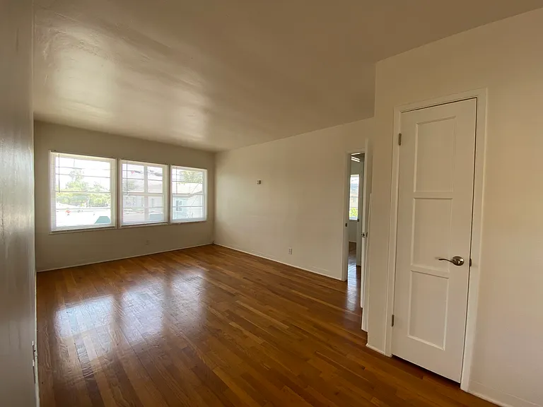 3117 Polk Ave #3117 — Photo 3