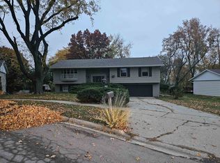 3382 W Carthage Dr, Freeport, IL 61032