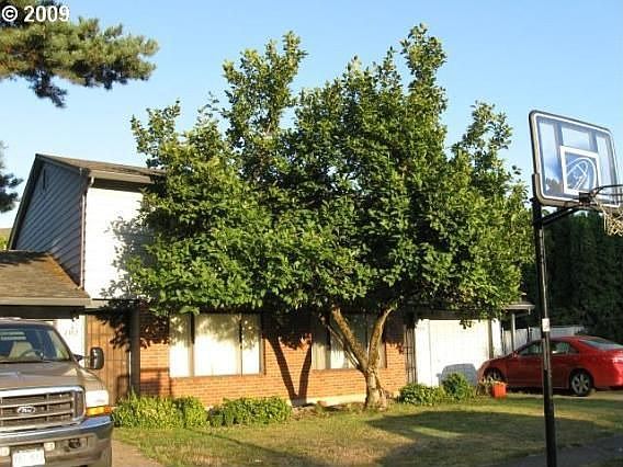 2nd image of 2102-2104 SW Wright Ct