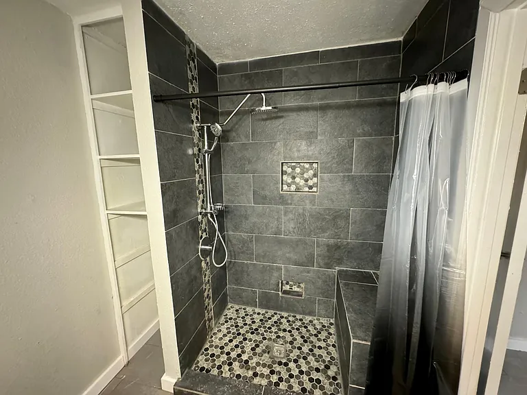 1405 Seville Dr — Photo 30