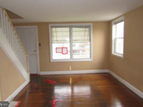 2nd image of 3714 Richmond St