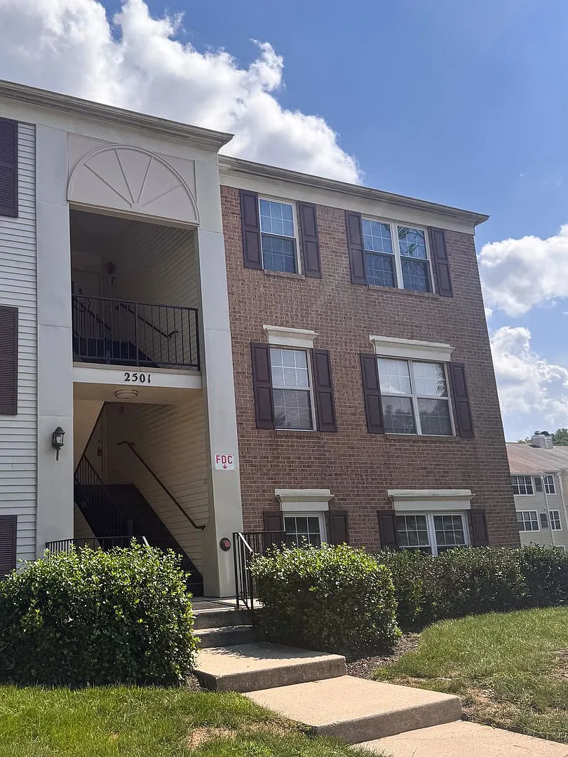 Big Space, Great Value! Move-In Ready 3BR/2BA Silver Spring Condo — Photo 1