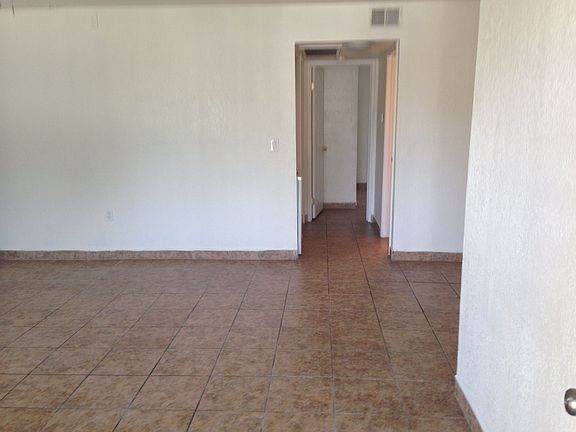 5th image of 908 S Sunshine Ave Unit 1