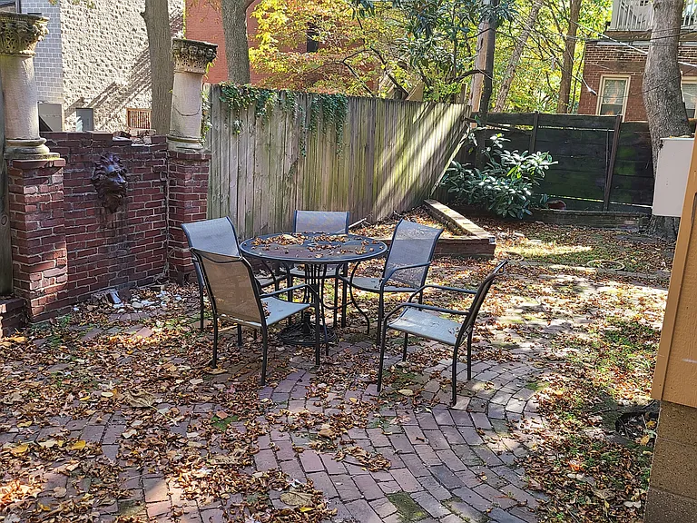 324 N Newstead Ave — Photo 9