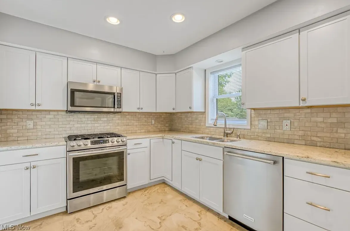 2 bed, 1710 sqft, $1,950 — Photo 1