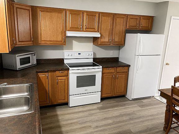 5th image of 222 Thomas Dr