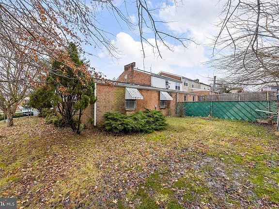 3rd image of 1611 Acorn Pl