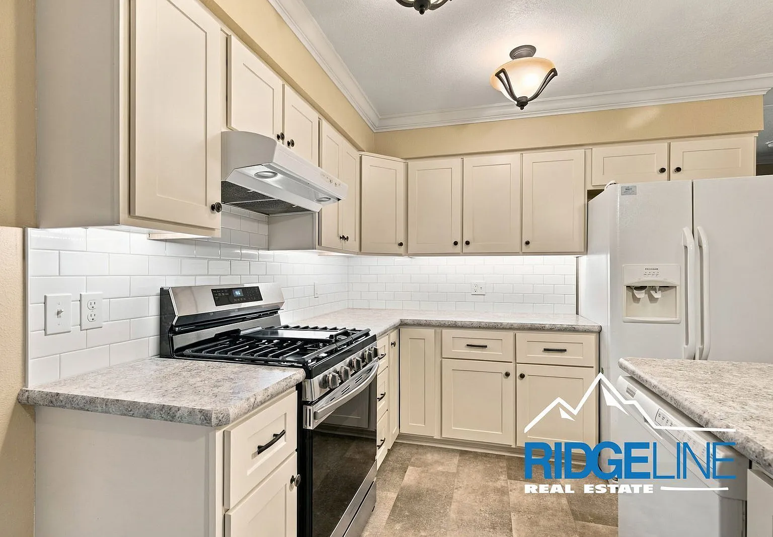 3 bed, 2.0 bath, 1584 sqft, $2,300 — Photo 3