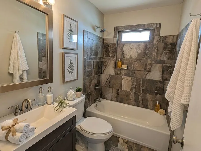 2408 SW Whitesburg Dr S #B — Photo 4