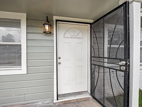 3rd image of 3119 Brea Crest St