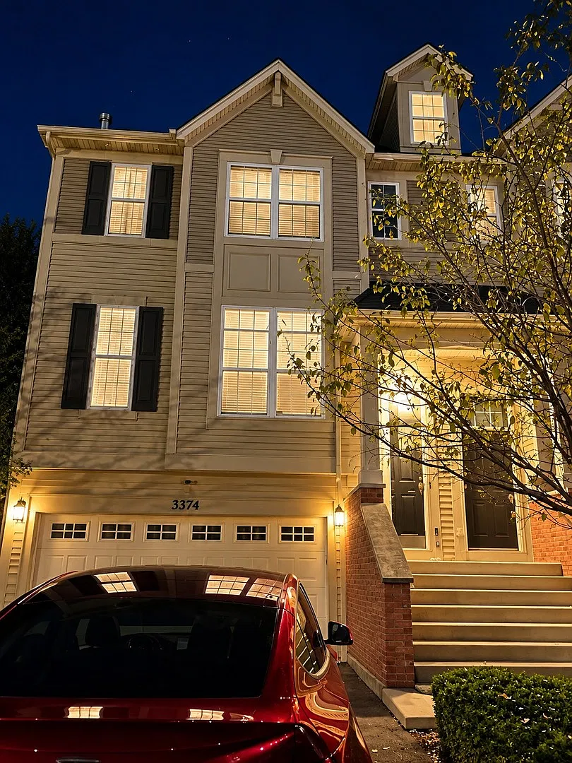 2 bed, 2.5 bath, 1864 sqft, $2,450 — Photo 2