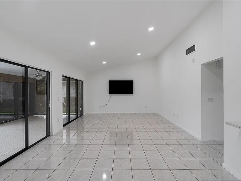 6510 Olivewood Cir — Photo 7