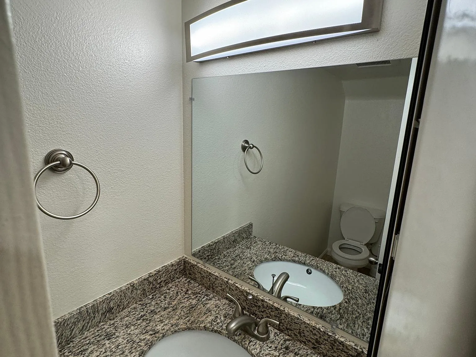 1 bed, 1.5 bath, 740 sqft, $1,700 — Photo 2