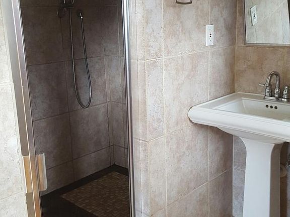 4th image of 6114 Nutmeg Ave