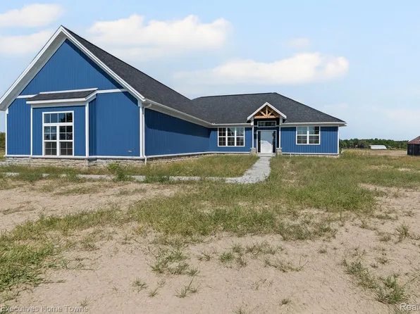 7082 Springborn Rd, China, MI 48054